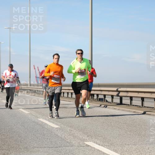 03.10.2025 - Köhlbrandbrückenlauf Yannick Fuchs http://msf.ph/oto/9191687 03.10.2025 11:52:36 Position 3 4429 meine-sportfotos.de