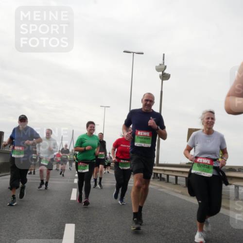 03.10.2025 - Köhlbrandbrückenlauf Matties Gatica Varas http://msf.ph/oto/9191692 03.10.2025 16:07:15 Position 3 9445, 9443 meine-sportfotos.de
