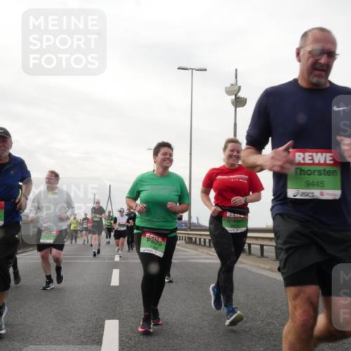 03.10.2025 - Köhlbrandbrückenlauf Matties Gatica Varas http://msf.ph/oto/9191696 03.10.2025 16:07:16 Position 3 9344, 9304, 7, 9445, 9379 meine-sportfotos.de