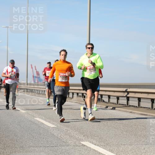 03.10.2025 - Köhlbrandbrückenlauf Yannick Fuchs http://msf.ph/oto/9191697 03.10.2025 11:52:37 Position 3 4502, 4429 meine-sportfotos.de