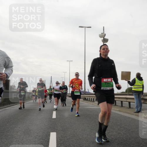 03.10.2025 - Köhlbrandbrückenlauf Matties Gatica Varas http://msf.ph/oto/9191703 03.10.2025 16:07:18 Position 3 7948, 8383 meine-sportfotos.de