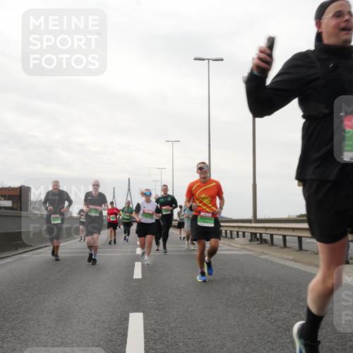 03.10.2025 - Köhlbrandbrückenlauf Matties Gatica Varas http://msf.ph/oto/9191706 03.10.2025 16:07:18 Position 3  meine-sportfotos.de