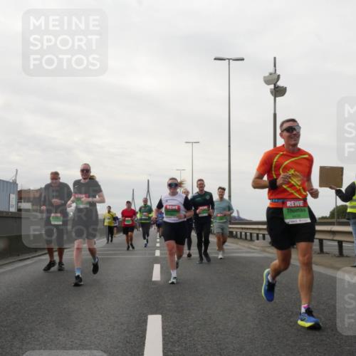 03.10.2025 - Köhlbrandbrückenlauf Matties Gatica Varas http://msf.ph/oto/9191710 03.10.2025 16:07:19 Position 3 8438 meine-sportfotos.de