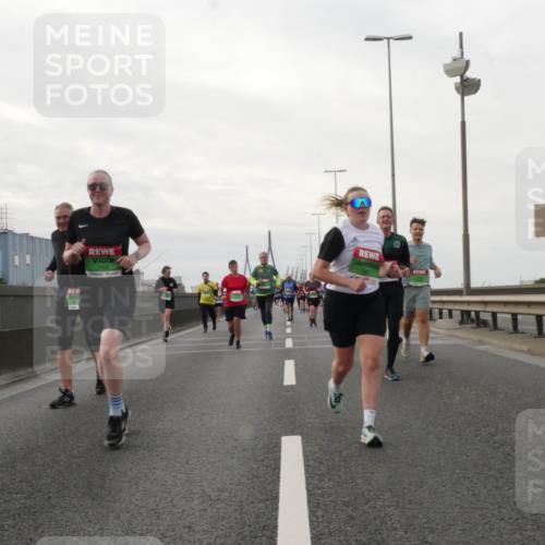 03.10.2025 - Köhlbrandbrückenlauf Matties Gatica Varas http://msf.ph/oto/9191715 03.10.2025 16:07:20 Position 3 7759, 96 meine-sportfotos.de