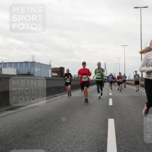 03.10.2025 - Köhlbrandbrückenlauf Matties Gatica Varas http://msf.ph/oto/9191723 03.10.2025 16:07:22 Position 3 7830 meine-sportfotos.de