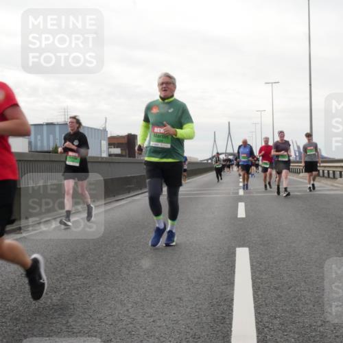 03.10.2025 - Köhlbrandbrückenlauf Matties Gatica Varas http://msf.ph/oto/9191731 03.10.2025 16:07:24 Position 3  meine-sportfotos.de
