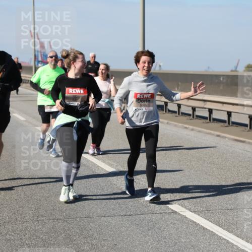 03.10.2025 - Köhlbrandbrückenlauf Yannick Fuchs http://msf.ph/oto/9191737 03.10.2025 12:12:43 Position 3 6825, 5585 meine-sportfotos.de
