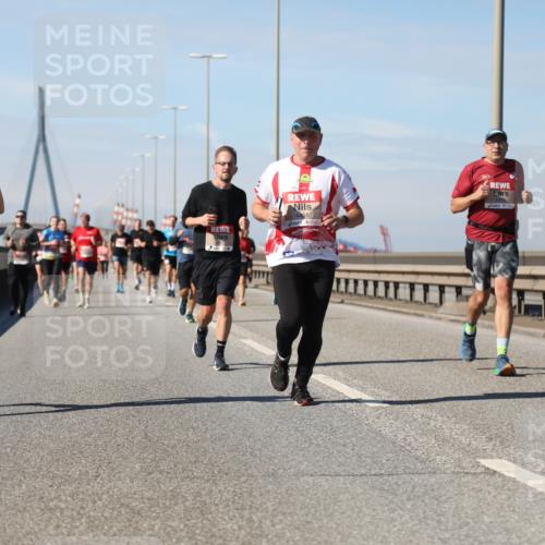 03.10.2025 - Köhlbrandbrückenlauf Yannick Fuchs http://msf.ph/oto/9191739 03.10.2025 11:52:39 Position 3 4352, 4401 meine-sportfotos.de