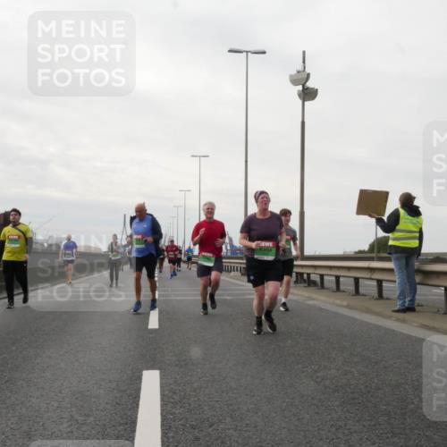03.10.2025 - Köhlbrandbrückenlauf Matties Gatica Varas http://msf.ph/oto/9191741 03.10.2025 16:07:26 Position 3  meine-sportfotos.de