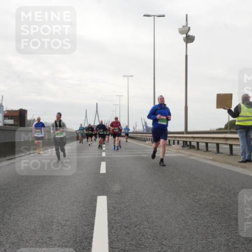 03.10.2025 - Köhlbrandbrückenlauf Matties Gatica Varas http://msf.ph/oto/9191757 03.10.2025 16:07:29 Position 3  meine-sportfotos.de