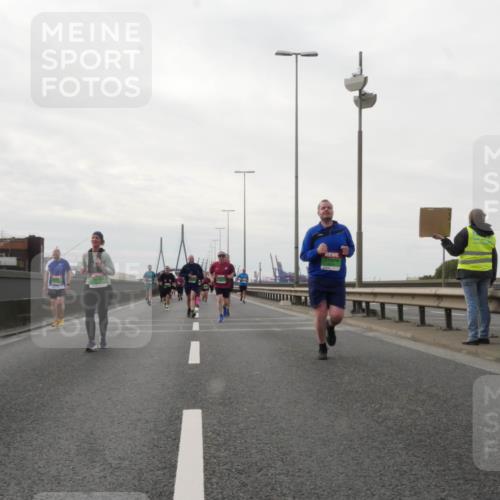03.10.2025 - Köhlbrandbrückenlauf Matties Gatica Varas http://msf.ph/oto/9191758 03.10.2025 16:07:30 Position 3  meine-sportfotos.de