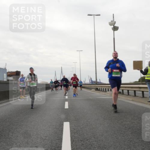03.10.2025 - Köhlbrandbrückenlauf Matties Gatica Varas http://msf.ph/oto/9191761 03.10.2025 16:07:30 Position 3  meine-sportfotos.de