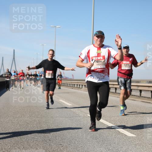 03.10.2025 - Köhlbrandbrückenlauf Yannick Fuchs http://msf.ph/oto/9191764 03.10.2025 11:52:41 Position 3 110, 4401, 4370 meine-sportfotos.de