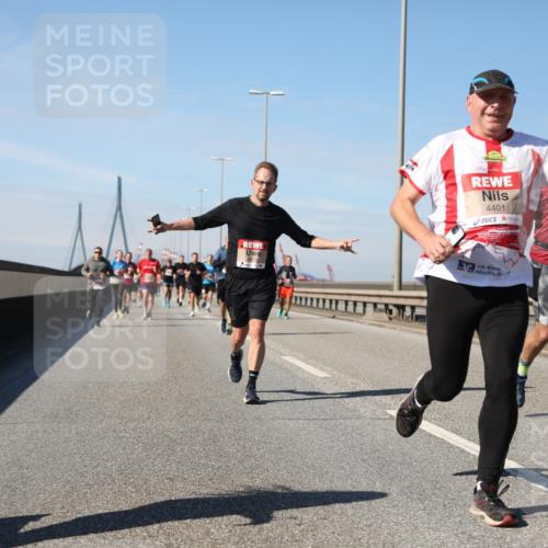 03.10.2025 - Köhlbrandbrückenlauf Yannick Fuchs http://msf.ph/oto/9191766 03.10.2025 11:52:41 Position 3 4401, 4370 meine-sportfotos.de