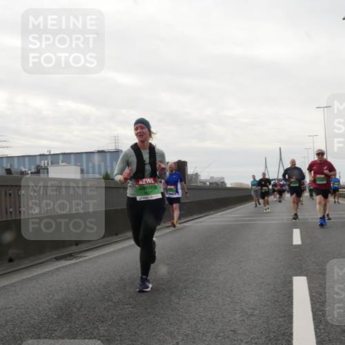03.10.2025 - Köhlbrandbrückenlauf Matties Gatica Varas http://msf.ph/oto/9191768 03.10.2025 16:07:32 Position 3  meine-sportfotos.de