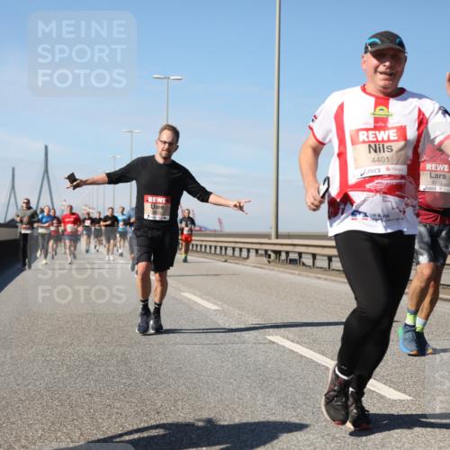 03.10.2025 - Köhlbrandbrückenlauf Yannick Fuchs http://msf.ph/oto/9191769 03.10.2025 11:52:41 Position 3 4975, 4401, 4370 meine-sportfotos.de