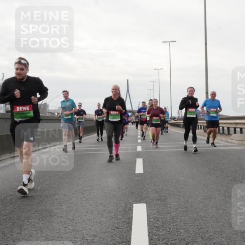 03.10.2025 - Köhlbrandbrückenlauf Matties Gatica Varas http://msf.ph/oto/9191773 03.10.2025 16:07:37 Position 3  meine-sportfotos.de