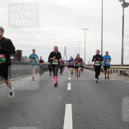 03.10.2025 - Köhlbrandbrückenlauf Matties Gatica Varas http://msf.ph/oto/9191776 03.10.2025 16:07:37 Position 3 7958 meine-sportfotos.de