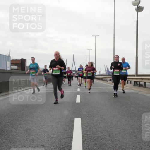 03.10.2025 - Köhlbrandbrückenlauf Matties Gatica Varas http://msf.ph/oto/9191779 03.10.2025 16:07:38 Position 3  meine-sportfotos.de
