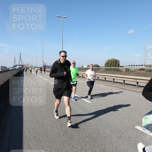 03.10.2025 - Köhlbrandbrückenlauf Yannick Fuchs http://msf.ph/oto/9191780 03.10.2025 12:12:46 Position 3 6825 meine-sportfotos.de