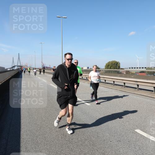03.10.2025 - Köhlbrandbrückenlauf Yannick Fuchs http://msf.ph/oto/9191785 03.10.2025 12:12:46 Position 3  meine-sportfotos.de