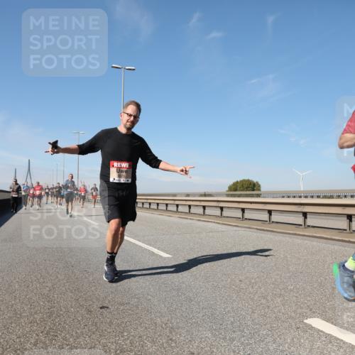 03.10.2025 - Köhlbrandbrückenlauf Yannick Fuchs http://msf.ph/oto/9191787 03.10.2025 11:52:43 Position 3 4975, 4370 meine-sportfotos.de