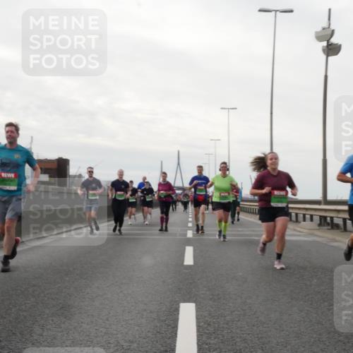 03.10.2025 - Köhlbrandbrückenlauf Matties Gatica Varas http://msf.ph/oto/9191788 03.10.2025 16:07:40 Position 3  meine-sportfotos.de