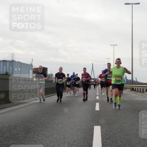 03.10.2025 - Köhlbrandbrückenlauf Matties Gatica Varas http://msf.ph/oto/9191794 03.10.2025 16:07:41 Position 3  meine-sportfotos.de