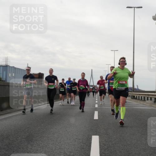 03.10.2025 - Köhlbrandbrückenlauf Matties Gatica Varas http://msf.ph/oto/9191797 03.10.2025 16:07:42 Position 3  meine-sportfotos.de