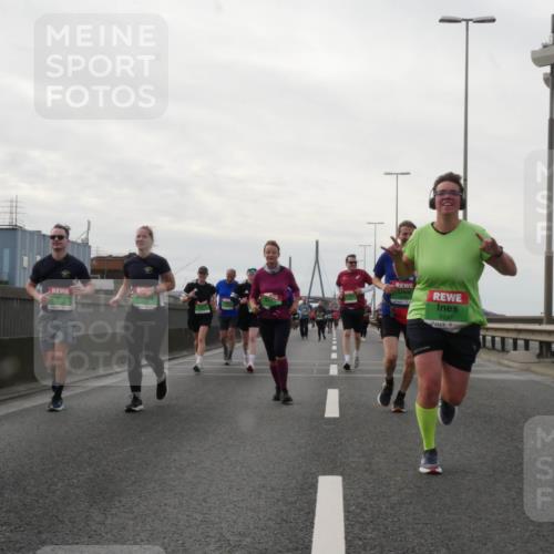 03.10.2025 - Köhlbrandbrückenlauf Matties Gatica Varas http://msf.ph/oto/9191801 03.10.2025 16:07:42 Position 3 8897 meine-sportfotos.de