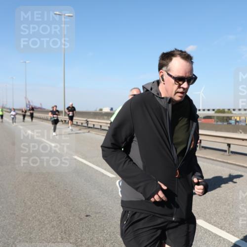 03.10.2025 - Köhlbrandbrückenlauf Yannick Fuchs http://msf.ph/oto/9191802 03.10.2025 12:12:47 Position 3  meine-sportfotos.de