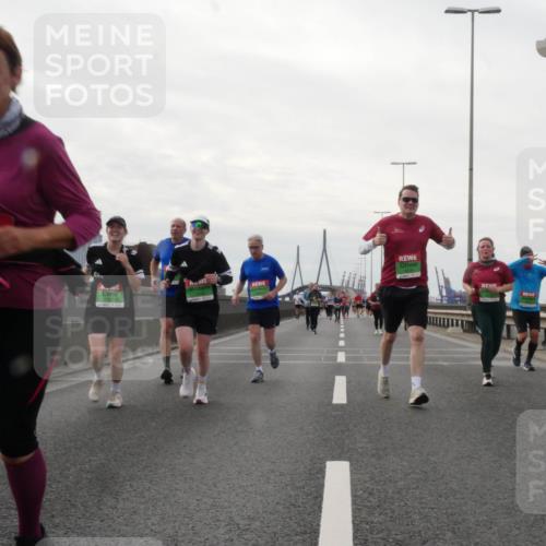 03.10.2025 - Köhlbrandbrückenlauf Matties Gatica Varas http://msf.ph/oto/9191816 03.10.2025 16:07:45 Position 3  meine-sportfotos.de