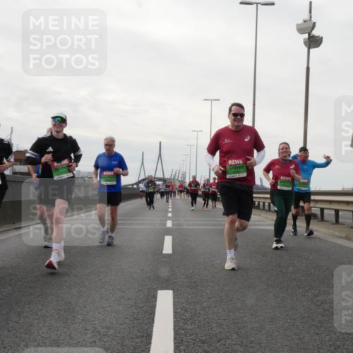 03.10.2025 - Köhlbrandbrückenlauf Matties Gatica Varas http://msf.ph/oto/9191817 03.10.2025 16:07:45 Position 3  meine-sportfotos.de