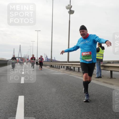 03.10.2025 - Köhlbrandbrückenlauf Matties Gatica Varas http://msf.ph/oto/9191829 03.10.2025 16:07:48 Position 3 9644 meine-sportfotos.de