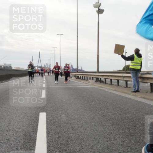 03.10.2025 - Köhlbrandbrückenlauf Matties Gatica Varas http://msf.ph/oto/9191833 03.10.2025 16:07:49 Position 3  meine-sportfotos.de