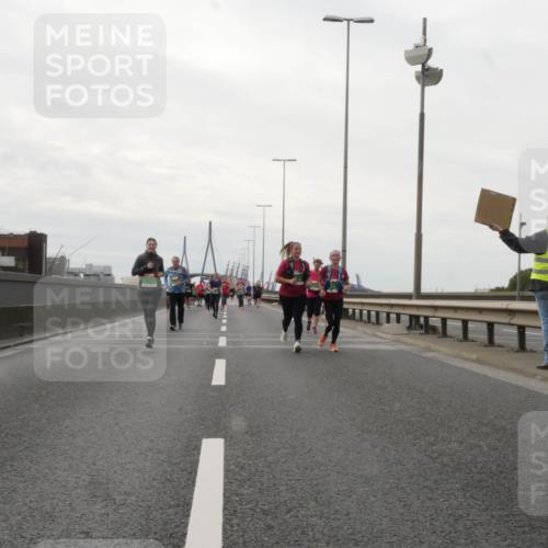 03.10.2025 - Köhlbrandbrückenlauf Matties Gatica Varas http://msf.ph/oto/9191837 03.10.2025 16:07:51 Position 3  meine-sportfotos.de