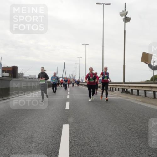 03.10.2025 - Köhlbrandbrückenlauf Matties Gatica Varas http://msf.ph/oto/9191838 03.10.2025 16:07:51 Position 3  meine-sportfotos.de