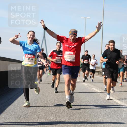 03.10.2025 - Köhlbrandbrückenlauf Yannick Fuchs http://msf.ph/oto/9191843 03.10.2025 11:52:47 Position 3 4506, 4845, 6797 meine-sportfotos.de
