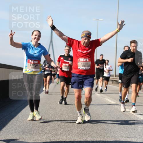 03.10.2025 - Köhlbrandbrückenlauf Yannick Fuchs http://msf.ph/oto/9191847 03.10.2025 11:52:47 Position 3 4506, 4845, 6797 meine-sportfotos.de