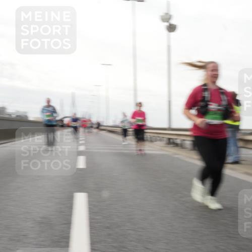 03.10.2025 - Köhlbrandbrückenlauf Matties Gatica Varas http://msf.ph/oto/9191849 03.10.2025 16:07:53 Position 3  meine-sportfotos.de