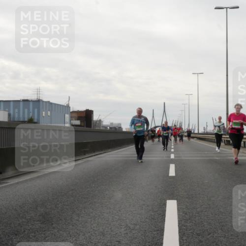 03.10.2025 - Köhlbrandbrückenlauf Matties Gatica Varas http://msf.ph/oto/9191851 03.10.2025 16:07:54 Position 3  meine-sportfotos.de