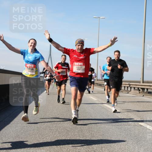 03.10.2025 - Köhlbrandbrückenlauf Yannick Fuchs http://msf.ph/oto/9191854 03.10.2025 11:52:47 Position 3 5111, 4845, 6797 meine-sportfotos.de