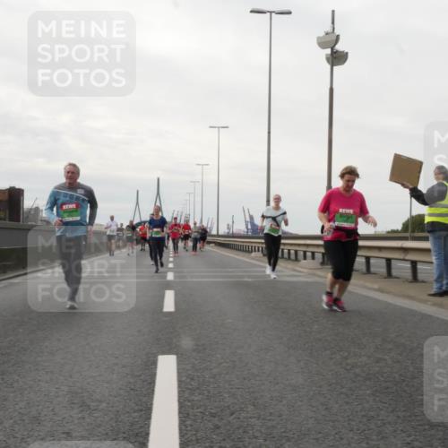 03.10.2025 - Köhlbrandbrückenlauf Matties Gatica Varas http://msf.ph/oto/9191858 03.10.2025 16:07:55 Position 3  meine-sportfotos.de