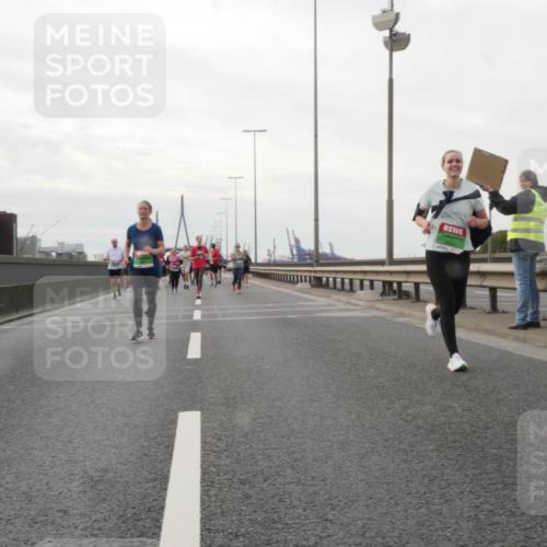 03.10.2025 - Köhlbrandbrückenlauf Matties Gatica Varas http://msf.ph/oto/9191869 03.10.2025 16:07:58 Position 3  meine-sportfotos.de
