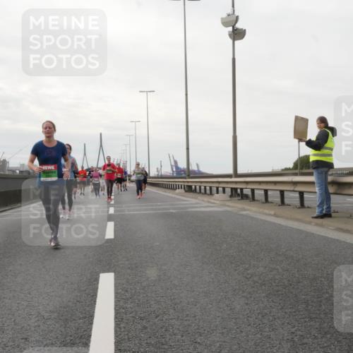 03.10.2025 - Köhlbrandbrückenlauf Matties Gatica Varas http://msf.ph/oto/9191874 03.10.2025 16:07:59 Position 3  meine-sportfotos.de