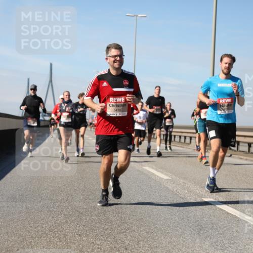 03.10.2025 - Köhlbrandbrückenlauf Yannick Fuchs http://msf.ph/oto/9191882 03.10.2025 11:52:49 Position 3 5410, 44 meine-sportfotos.de