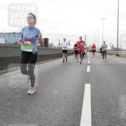 03.10.2025 - Köhlbrandbrückenlauf Matties Gatica Varas http://msf.ph/oto/9191886 03.10.2025 16:08:02 Position 3 7971 meine-sportfotos.de