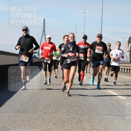 03.10.2025 - Köhlbrandbrückenlauf Yannick Fuchs http://msf.ph/oto/9191897 03.10.2025 11:52:51 Position 3 4707, 6563 meine-sportfotos.de