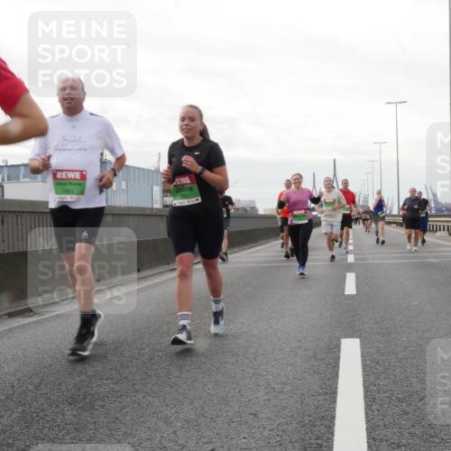 03.10.2025 - Köhlbrandbrückenlauf Matties Gatica Varas http://msf.ph/oto/9191901 03.10.2025 16:08:05 Position 3  meine-sportfotos.de