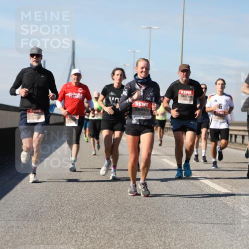 03.10.2025 - Köhlbrandbrückenlauf Yannick Fuchs http://msf.ph/oto/9191904 03.10.2025 11:52:51 Position 3 6775, 5738, 6563 meine-sportfotos.de